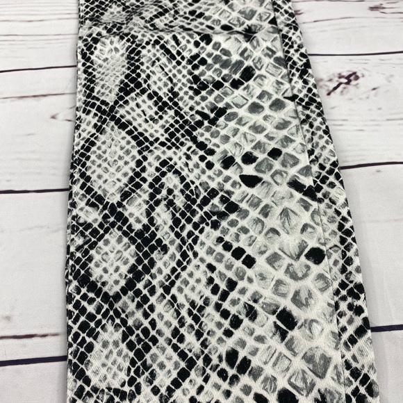 Good American Good Waist Snake Jeans - Picture 9 of 10